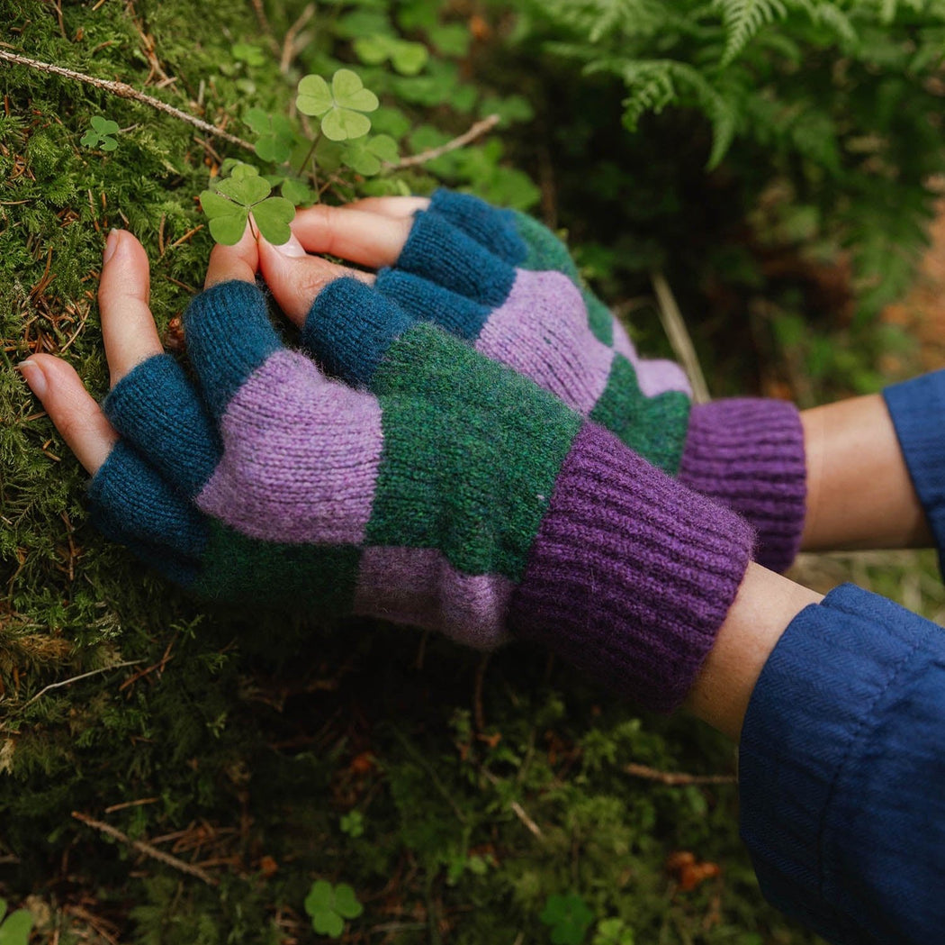 Cotswold Knit Fingerless Gloves Wisteria